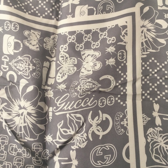 Authentic GUCCI Logos Motifs Grey + White Silk Hand Rolled Scarf - Picture 3 of 5